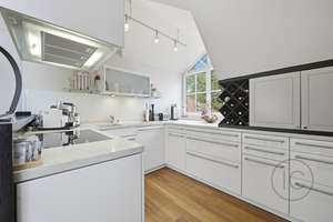 Dachgeschosswohnung mit beeindruckender Gesamtfläche, Terrasse, Balkon und 0,73 % Finanzierung – Die vollständige Adresse der Immobilie erhältst du vom Anbieter., 81827 Waldtrudering, München – Vorschaubild 8