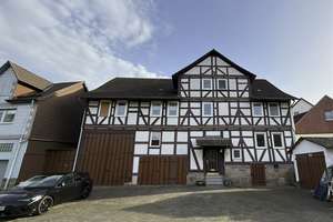 Großes Fachwerkhaus mit Garage und Scheune in Großalmerode-Uengsterode