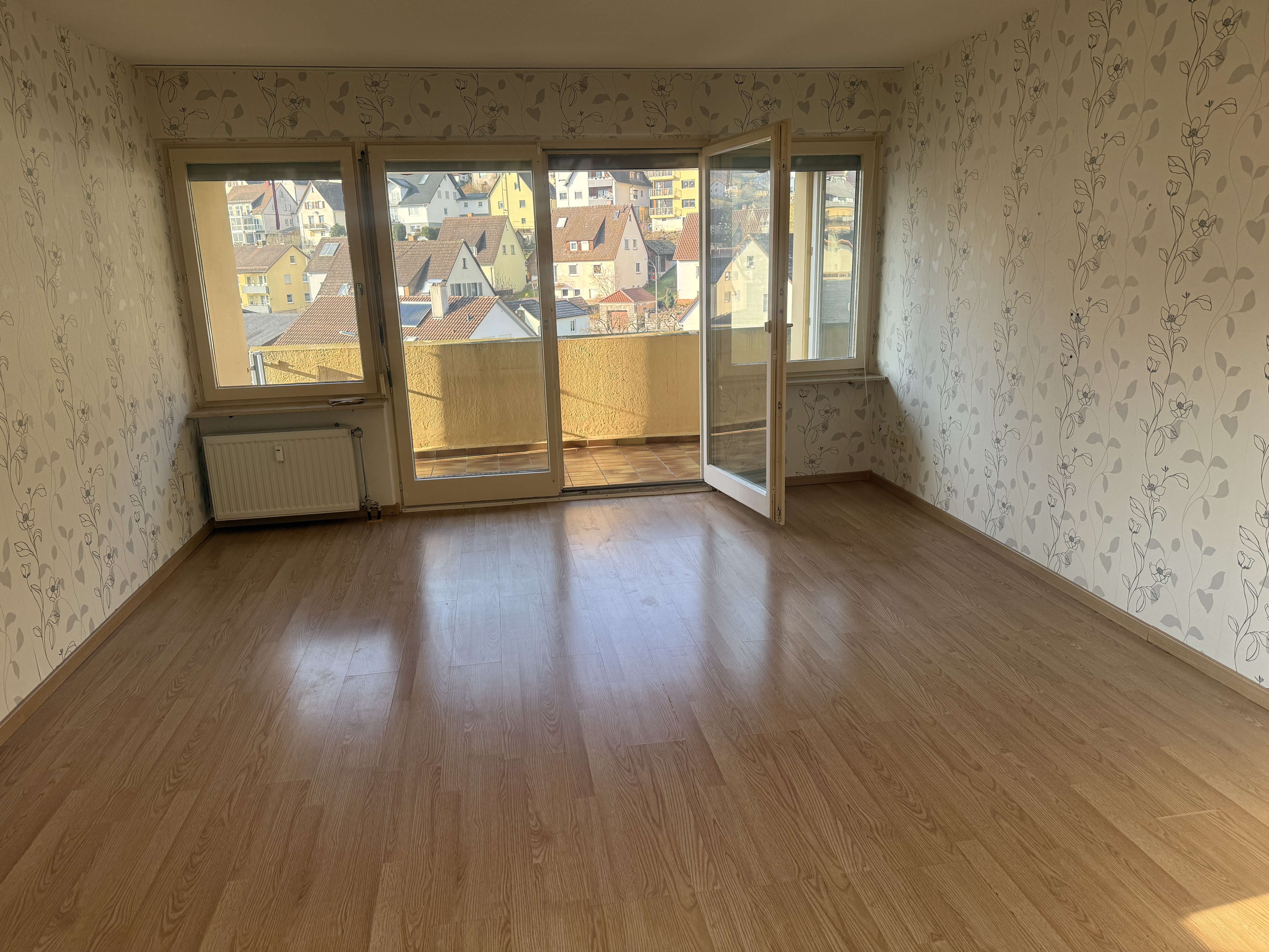 Immobilie in Niedernhall - Große 3 Zimmerwohnung mit 2 Balkone, Stellplatz und Aussicht auf die Weinberge - Bild 4