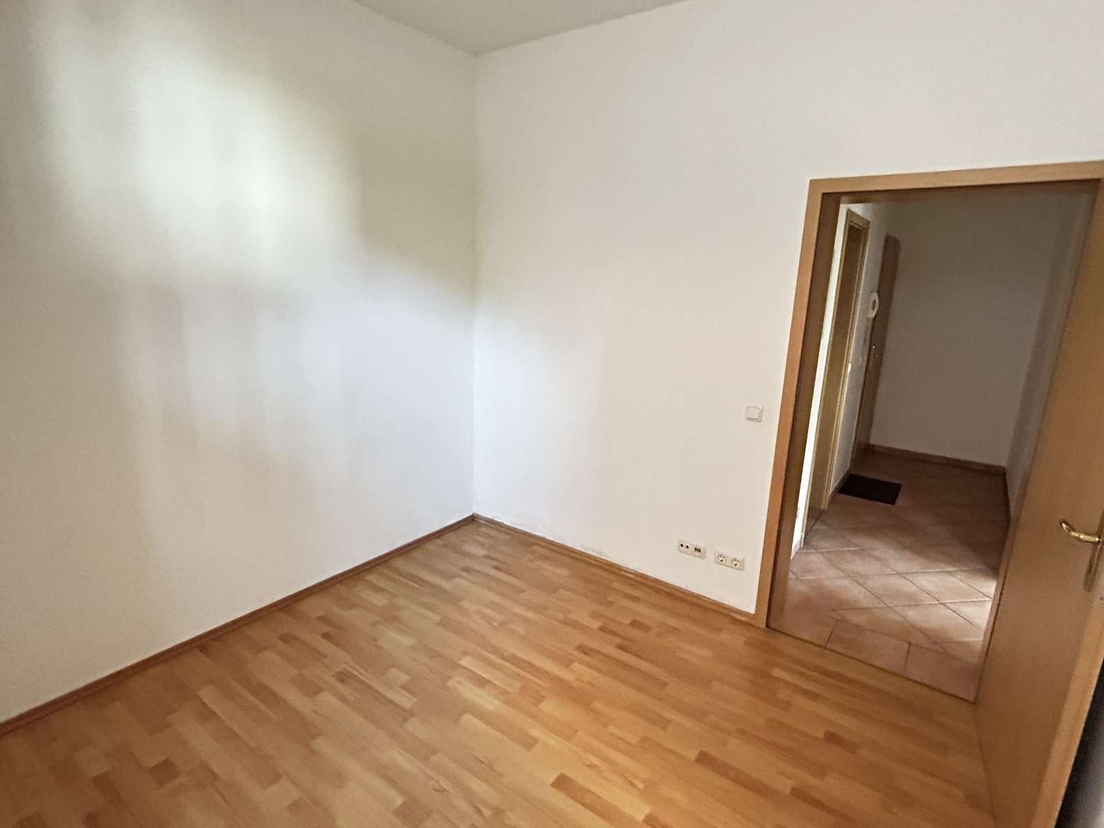 Immobilie in Hartmannsdorf bei Kirchberg - Leerstehende, helle 2-Raumwohnung mit EBK in Kirchberg! Denkmalschutz! - Bild 1