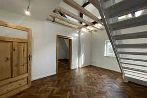 Elegante Dachgeschoss-Galeriewohnung am Nockherberg mit neuer Einbauküche – Tegernseer Landstraße 10, 81541 München – Vorschaubild 7