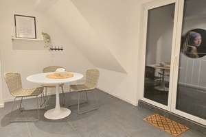 **Charmante, voll möblierte und frisch kernsanierte 2-Zimmer-Wohnung mit Spitzboden und Balkon** – Frohnhauser Str. 133, 45144 Holsterhausen, Essen – Vorschaubild 4