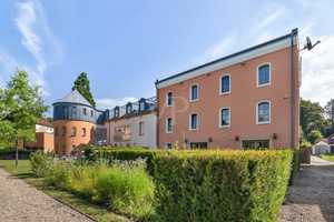 Historisches Ensemble: Exklusives Wohn- und Geschäftshaus mit Parkanlage – Neunkirchen (Kreis) – Vorschaubild 2