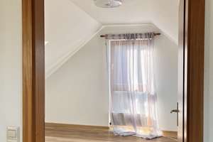 A well lit duplex apartment in Stuttgart Plieningen – Die vollständige Adresse der Immobilie erhältst du vom Anbieter., 70599 Plieningen (Ortsteil), Stuttgart – Vorschaubild 9