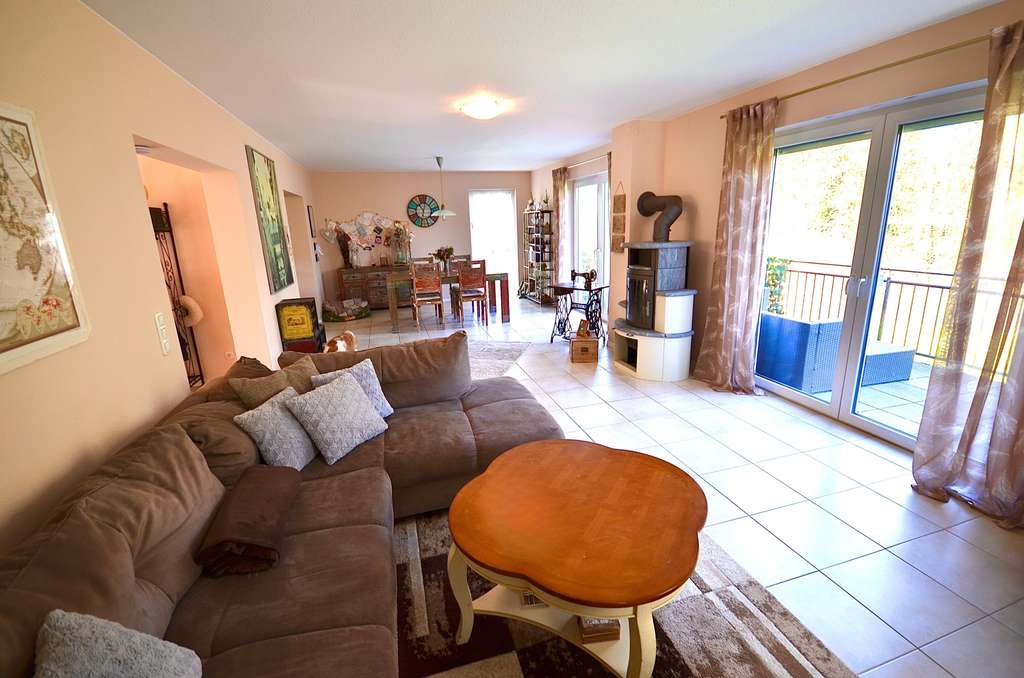 Immobilie in Etschberg - Neuwertiges Einfamilienhaus mit herrlichem Garten direkt am Wald.
 - Bild 4