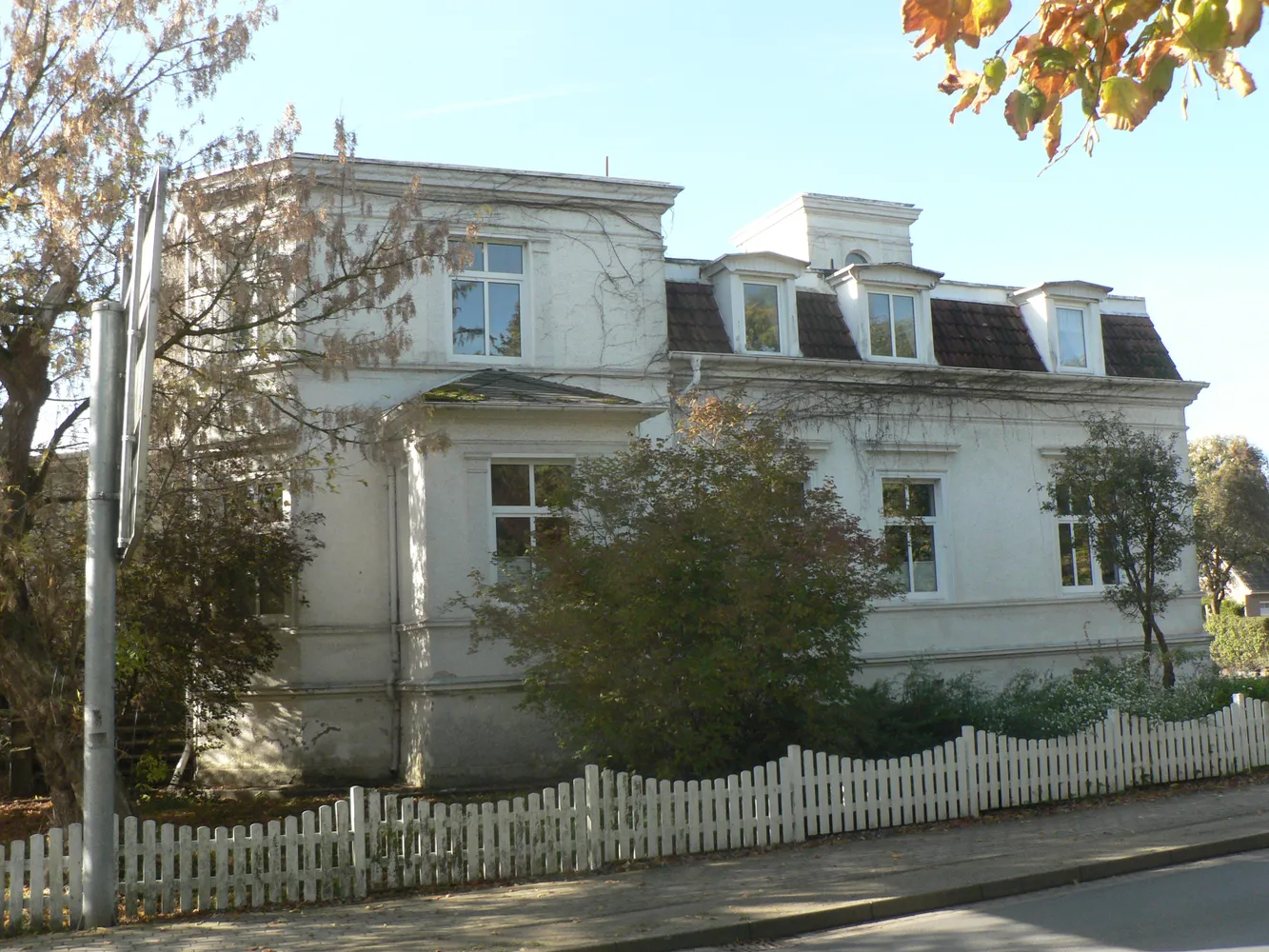 Preiswerte Eigentumswohnung in einer Villa in ruhiger Stadtrandlage in der Mecklenburg. Seenplatte, Mecklenburgische Seenplatte Kreis – Bild 1