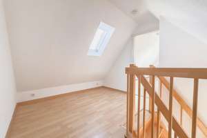 INDIVIDUELLE 3 ZI. DACHGESCHOSS-MAISONETTE MIT SONNEBLAKON - UNWEIT DER ELBE IN GUTER LAGE – Seewiesenweg 1, 1139 Kaditz, Dresden – Vorschaubild 11