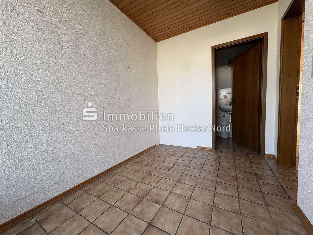 Immobilie in Hemsbach - Doppelhaushälfte mit Einliegerwohnung in ruhiger Lage von Hemsbach  - Bild 2