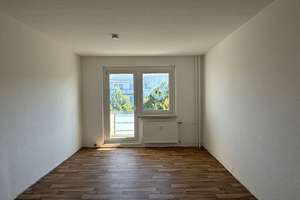 Kleines Familien-Apartment mit Wannenbad und Balkon - leider ohne Aufzug! – Zossener Straße 168, 12627 Hellersdorf, Berlin – Vorschaubild 1