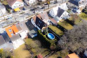 Charmantes Zweifamilienhaus mit großem Garten in Westausrichtung – Die vollständige Adresse der Immobilie erhältst du vom Anbieter., 81243 Aubing-Süd, München – Vorschaubild 2