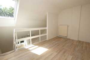 Charmante 1-Zimmer-Dachgeschosswohnung mit Schlafgalerie in Lübeck – Lübeck – Vorschaubild 11
