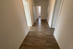 3 Zimmer-Wohnung mit Tageslichtbad und Wanne in zentraler Lage – Krempelsdorfer Allee 24, 23556 Sankt Lorenz Nord, Lübeck – Vorschaubild 3