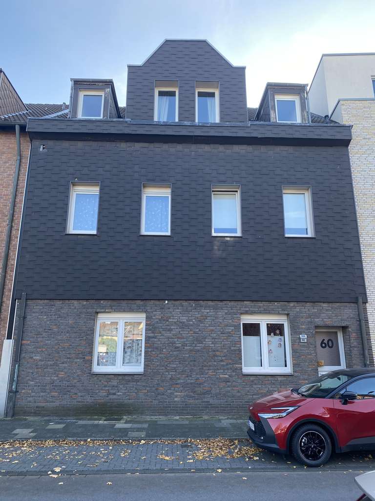 Zentrale Lage 3 FMH plus 4 Garagen