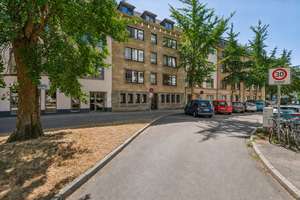 Großzügiges Wohnen. 
Mit Liebe zum Detail kernsanierte 2.5-Zimmer-Wohnung mit großer Loggia in bege – Die vollständige Adresse der Immobilie erhältst du vom Anbieter., 40211 Pempelfort, Düsseldorf – Vorschaubild 1