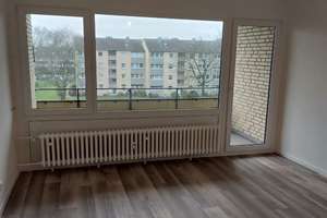 Hier ist die Einbauküche schon drin! Sanierte 2 Zimmer Wohnung mit Balkon in Krefeld! – Kempener Allee 162, 47803 Benrad-Nord, Krefeld – Vorschaubild 2