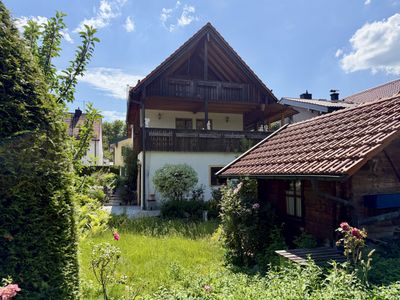 Über den Zaun springen und ab in die Isar! Freistehendes Ein- / Zweifamilienhaus in 1. Reihe