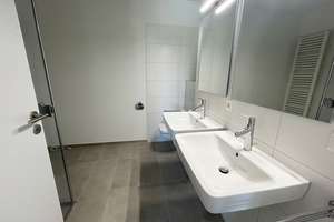 Erstbezug: Helle 3 Zimmer mit Balkon, Einbauküche, Echtholz-Parkett, Bad mit Walk-In-Dusche, Aufzug – Biklenstraße 10, 70327 Untertürkheim (Ortsteil), Stuttgart – Vorschaubild 7