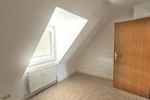 2305 - Gemütliche 3-Zimmer-Dachgeschosswohnung mit Tageslichtbad! – Die vollständige Adresse der Immobilie erhältst du vom Anbieter., 76185 Grünwinkel, Karlsruhe – Vorschaubild 3