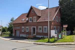 Sanierungsbedürftiges Wohnhaus mit 2 Garagen in Mistelgau / OT! – Bayreuth (Kreis) – Vorschaubild 1