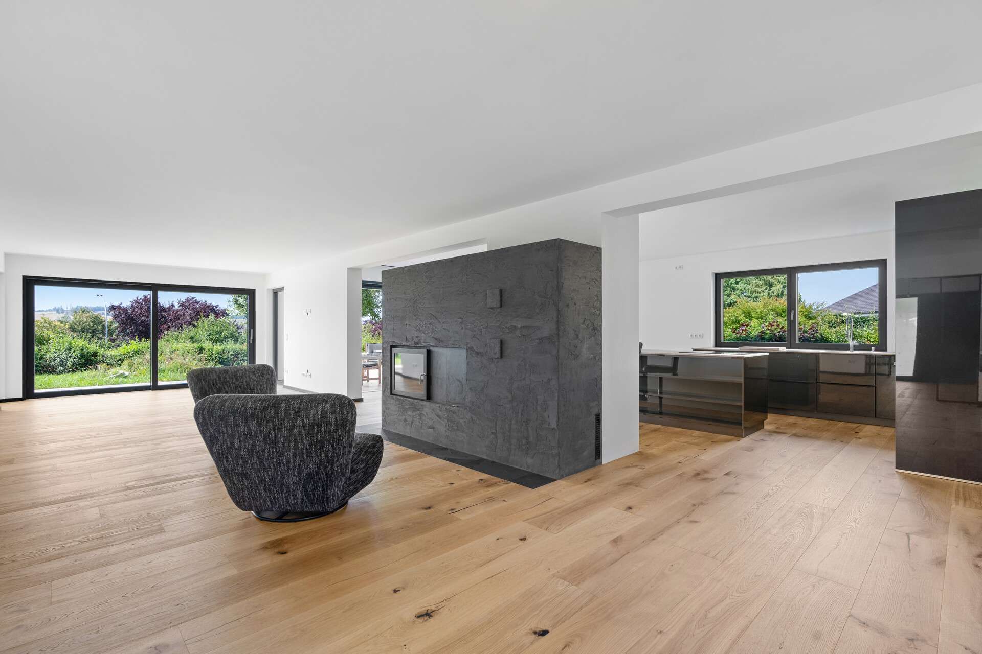 Immobilie in Rotthalmünster - Neuerbaute Landhausvilla für 1 - 2 Familien mit exklusiver Ausstattung in erhöhter und ruhigen Lage - Bild 2