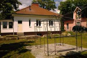 Mädchenviertel! Nettes Haus mit riesigem Garten