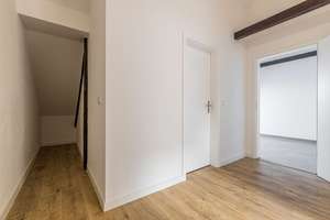 Stilvolles Wohnen auf ca. 50m² – 2-Zimmer-Dachgeschosswohnung in Leipzig – Die vollständige Adresse der Immobilie erhältst du vom Anbieter., 4299 Stötteritz, Leipzig – Vorschaubild 9