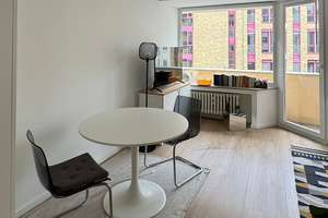 Geschmackvolle vollmöblierte 1-Raum-Wohnung mit geh. Innenausstattung mit Balkon und EBK – Von-Werth-Straße 24-26, 50670 Altstadt/Nord, Köln – Vorschaubild 2