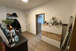 Viel Platz: gut geschnittene 3ZKB mit Balkon, Keller und Stellplatz; Haus in 2025 gedämmt – Detmolder Str. 371, 33605 Stieghorst, Bielefeld – Vorschaubild 5