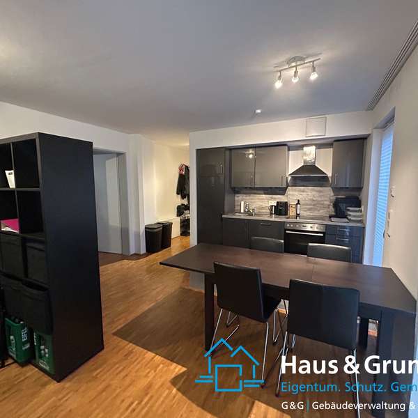 *** schöne 2-Zimmer-Wohnung mit Terrasse, Einbauküche und Stellplatz, nähe Campus/Klinikum ***