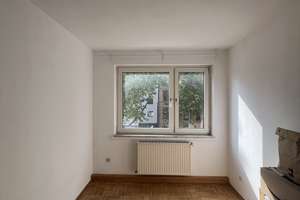 Studenten aufgepasst ! Wohngemeinschaft, 3 Zimmerwohnung mit neuer Einbauküche ! – Kaiser-Karl-Ring 2, 55118 Neustadt, Mainz – Vorschaubild 11