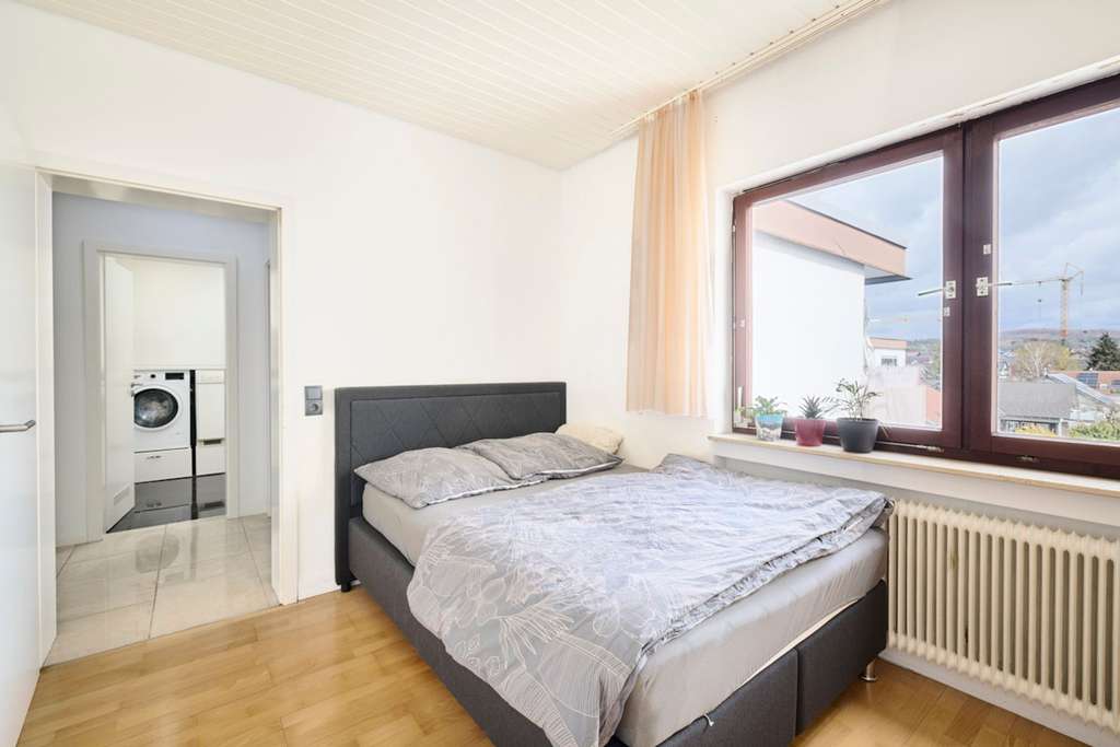 Immobilie in Gomaringen - Attraktive 3,5-Zimmer Wohnung mit Balkon, Pool und Sauna in Gomaringen. - Bild 4