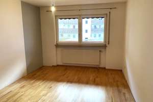 Barrierefrei ...
3- Zimmer- Wohnung mit Süd- Balkon und KFZ- Stellplatz
 – Die vollständige Adresse der Immobilie erhältst du vom Anbieter., 90443 Steinbühl, Nürnberg – Vorschaubild 2