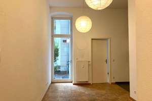 BEZUGSFREI! Erdgeschosswohnung mit 3 Zimmern & einer winzigen Terrasse im Winsviertel