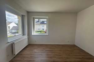 Helle 3 - Zimmer Wohnung mit separatem Mansardenzimmer in schöner Lage zu vermieten! 