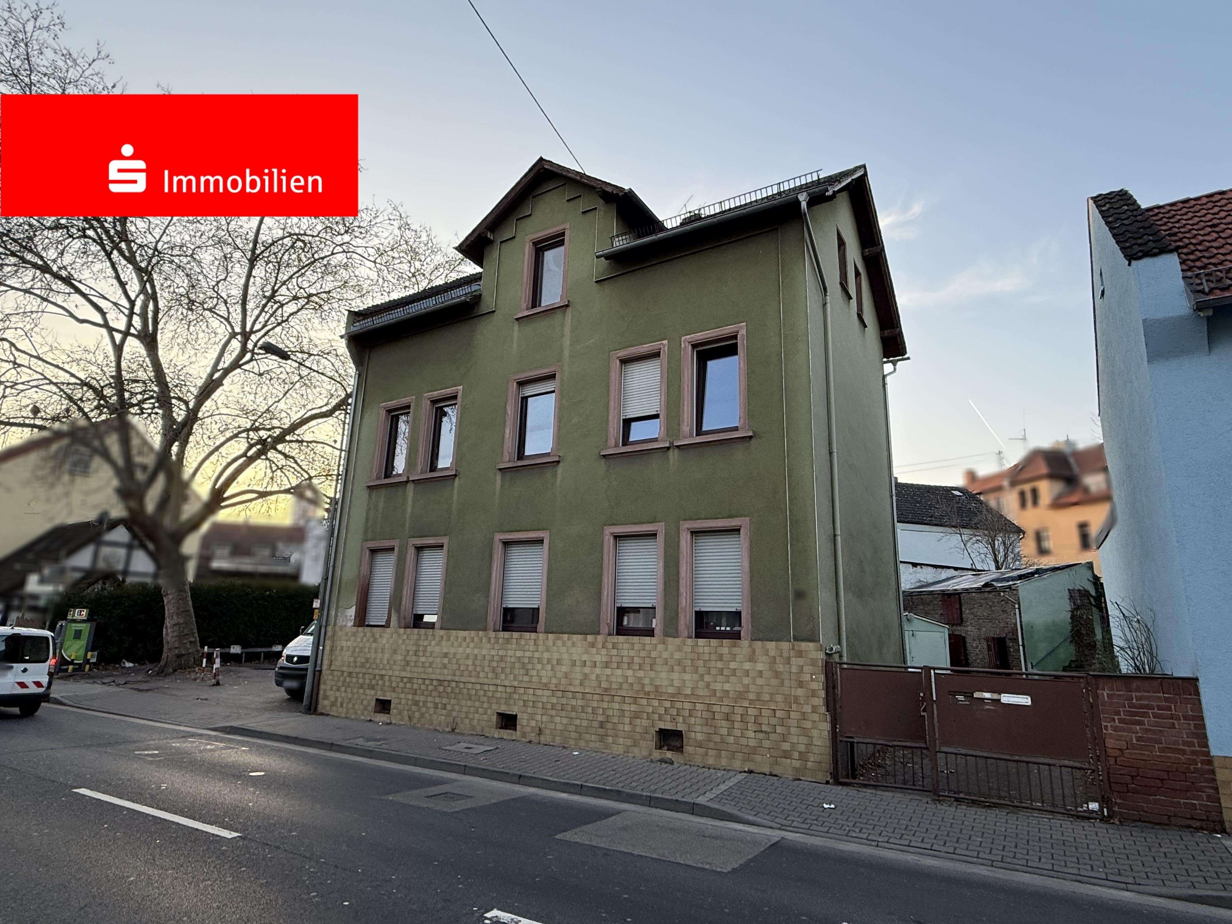 Frankfurt-Sossenheim: Sanierungsbedürftiges Dreifamilienhaus mit vielen Chancen!, Frankfurt am Main – Bild 1
