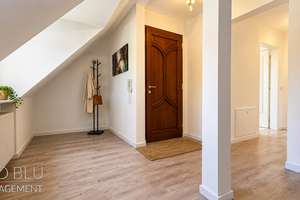 Stilvolle, voll möblierte 3,5-Zimmer-Dachgeschosswohnung mit Balkon – Die vollständige Adresse der Immobilie erhältst du vom Anbieter., 70597 Degerloch (Ortsteil), Stuttgart – Vorschaubild 2
