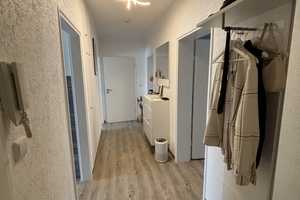 TOP LAGE! - möbelierte 3-Zimmer-Wohnung mit Balkon & Einbauküche am Salzgitter See – Salzgitter – Vorschaubild 3