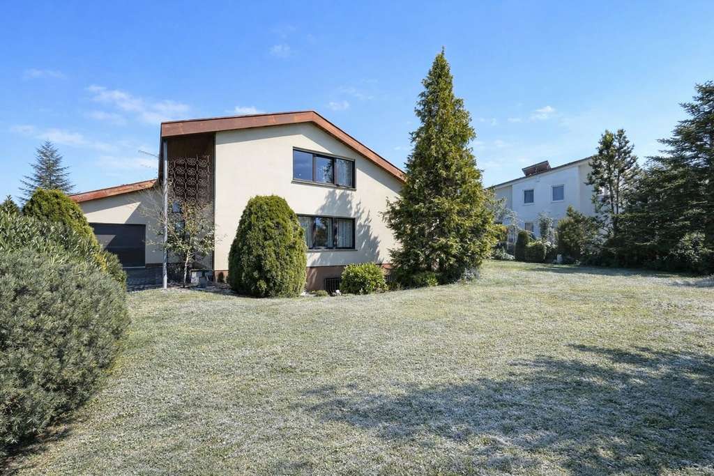 Immobilie in Dettingen unter Teck - Freistehendes Einfamilienhaus + zusätzliches Baufenster - Bild 2