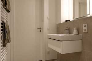 Stadt trifft Park I 2-Zimmer Wohnung mit Terrasse und Garten Süd-West-Ost Ausrichtung mit Weitblick! – Regensburg – Vorschaubild 9
