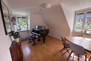 Helle DG Wohnung im Westen