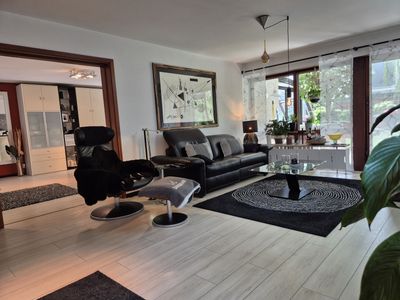 *PROVISIONSFREIE* 5,5-Zimmer große EG Wohnung mit Wintergarten, großem Südgarten