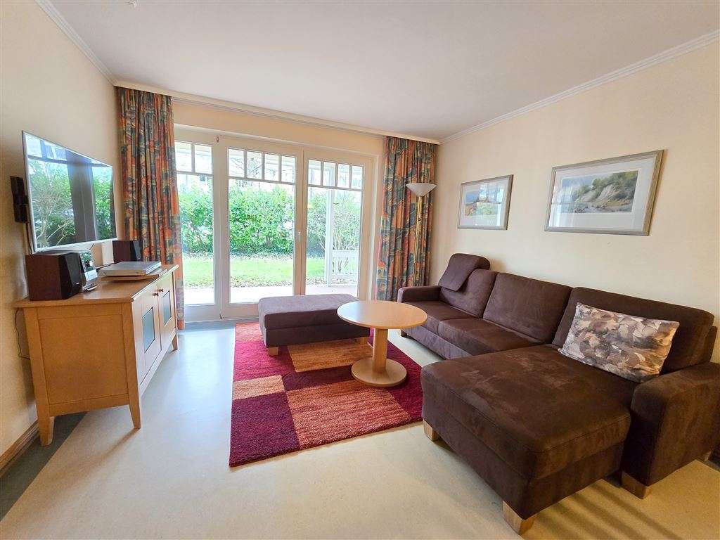 Immobilie in Binz - charmantes gut geschnittenes 3-Zi Appartement in Top Lage zum Strand und ruhiger Terrasse im Grünen  - Bild 2