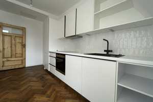 Elegante Dachgeschoss-Galeriewohnung am Nockherberg mit neuer Einbauküche – Tegernseer Landstraße 10, 81541 München – Vorschaubild 6