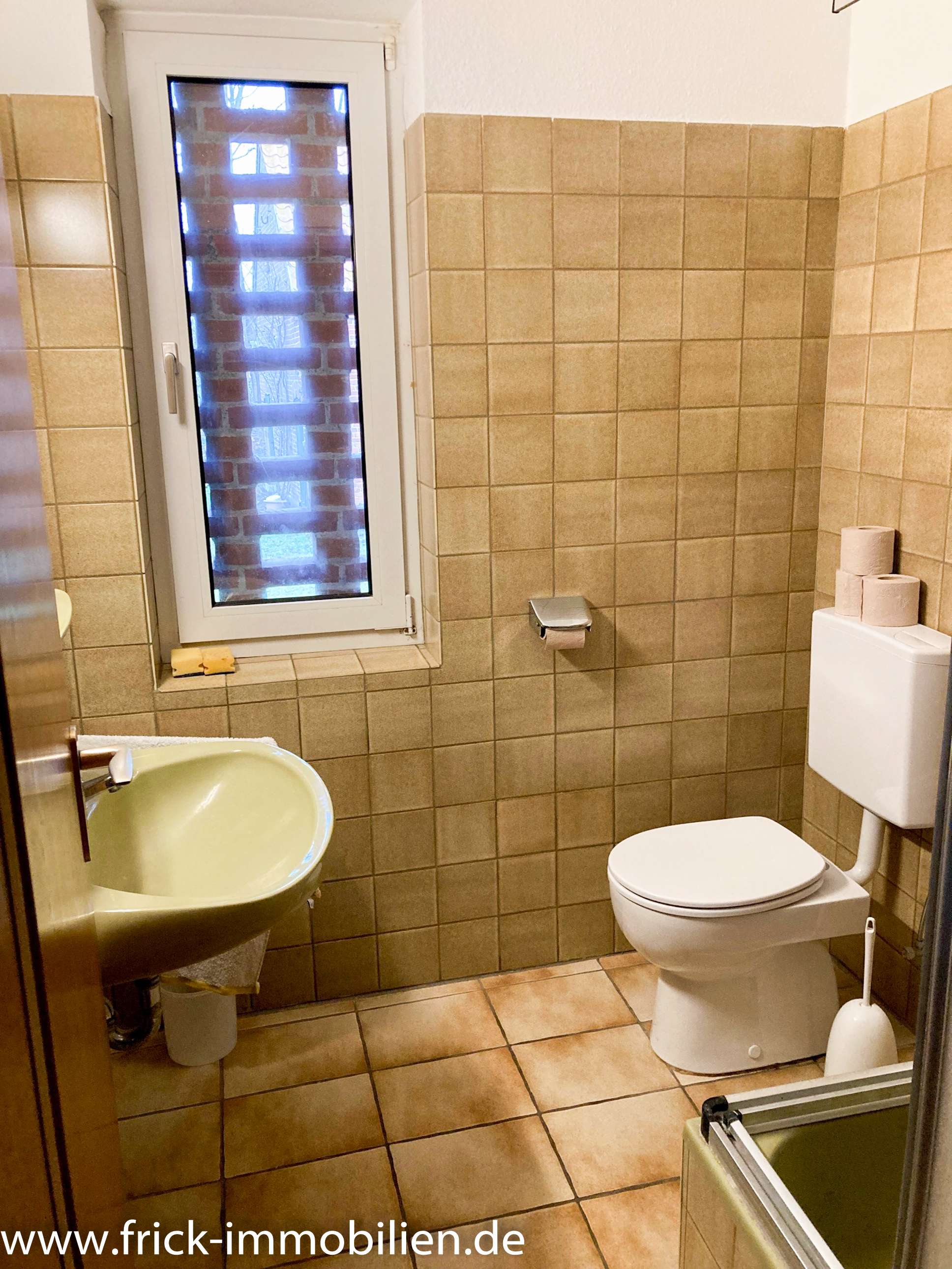 Immobilie in Göhl - Resthof mit Wohnhaus, ehem. Wirtschaftsgebäude, Doppelgarage und 0,82 ha Land - Bild 5