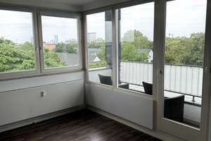 Geschmackvolle 2-Raum-Dachgeschosswohnung mit Balkon und Einbauküche in Köln – Die vollständige Adresse der Immobilie erhältst du vom Anbieter., 51063 Mülheim (Ortsteil), Köln – Vorschaubild 1