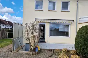 Kernsaniertes Reihenendhaus mit großem Garten und Garage – Krähenberg 14, 29225 Celle (Kreis) – Vorschaubild 2
