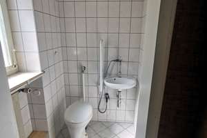 Viel Potenzial in bester Wohnlage – Wohnhaus mit großem Wohnzimmer, Südterrasse und gr.Grundstück – Die vollständige Adresse der Immobilie erhältst du vom Anbieter., 84137 Vilsbiburg – Vorschaubild 6