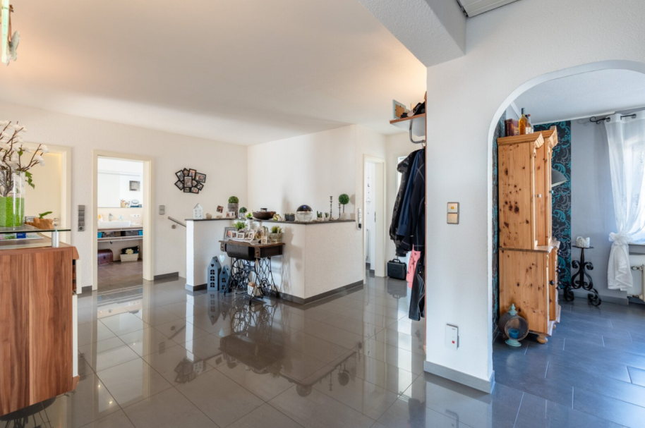 Immobilie in Mendig - Stilvoller Bungalow mit Balkon und herrlichem Garten - Bild 4