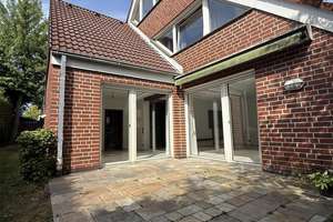 Gepflegtes Einfamilienhaus im Gartenhof-Stil mit hoher Privatssphäre - modernisiert und bezugsbereit