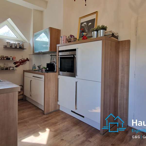 *** sehr schöne und große Altbau-3 Zimmer-Wohnung mit Balkon und Garage, Soers ***